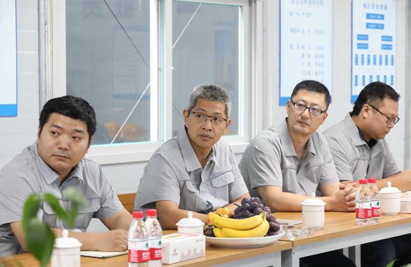 2019年8月12-13日，中天建設(shè)集團(tuán)總裁吳海濤帶領(lǐng)集團(tuán)財(cái)務(wù)風(fēng)控部副總經(jīng)理陳劍、市場企管部總經(jīng)理助理李紅燕等一行來到沈陽檢查走訪中天東北公司，并對直營項(xiàng)目管理進(jìn)行巡查。