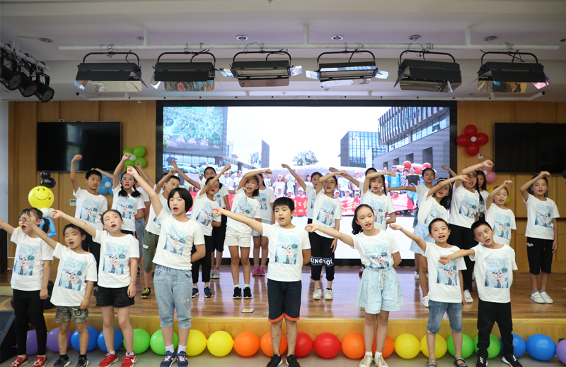2019年8月17日，中天二建“我們都是追夢人”小候鳥公益夏令營圓滿落幕。