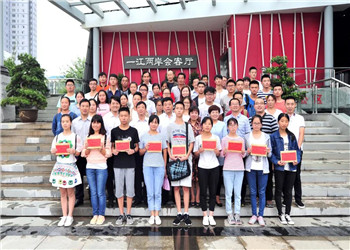 8年，800多名學生，800多個夢想，中天陜西助學圓你求學夢！