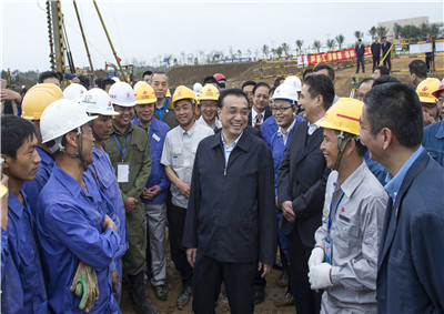 2015年，國務(wù)院總理李克強(qiáng)視察位于海南的中天建設(shè)集團(tuán)第七建設(shè)公司項目部