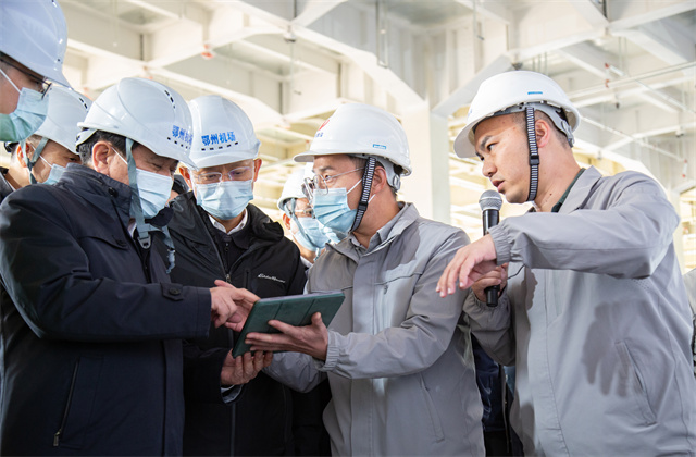 中國(guó)民航局黨組書記、局長(zhǎng)馮正霖一行到中天鄂州花湖機(jī)場(chǎng)轉(zhuǎn)運(yùn)中心主樓項(xiàng)目參觀考察