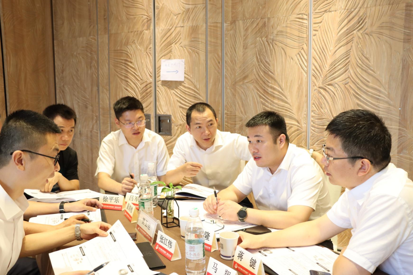 2021年6月25日-26日，中天二建組織開展了2021年中高層主管執(zhí)行力培訓(xùn)。本次培訓(xùn)特邀清華、北大、上海交大總裁班講師，中國企業(yè)家協(xié)會(huì)特聘高級(jí)講師許晉老師進(jìn)行授課。