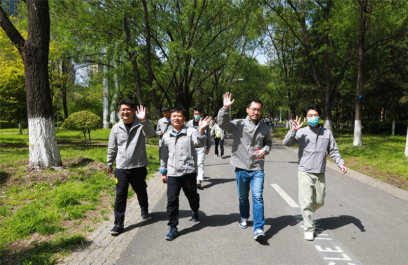 2023年5月6日，東北公司于沈陽奧林匹克生態(tài)公園開展“沐春健步走，轉(zhuǎn)型再出發(fā)” 徒步行活動。