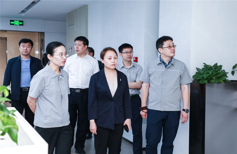 2023年5月15日，河北建材職業(yè)技術(shù)學(xué)院黨委書記張明莉一行到中天北京集團(tuán)進(jìn)行校企合作交流。