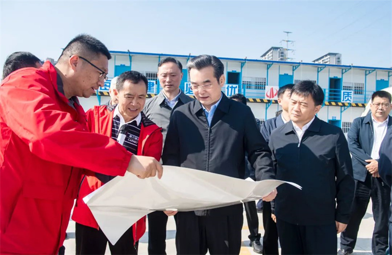 2024年10月30日，淮安市委書(shū)記史志軍帶隊(duì)視察了中天江蘇公司承建的“江蘇康乃馨高端織造和智能裝備制造一期項(xiàng)目”項(xiàng)目建設(shè)情況。