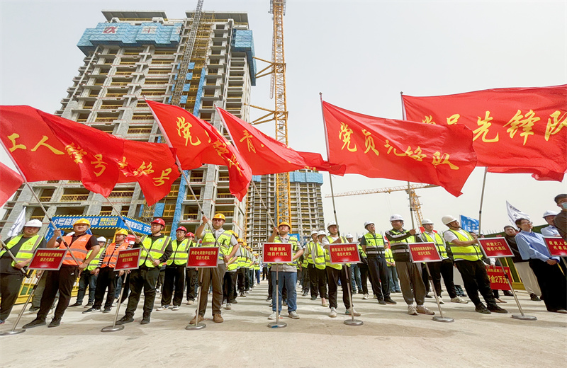 2025年4月17日，濟南市歷城區(qū)2025年重點工程勞動競賽暨“三查三防”安全生產(chǎn)競賽啟動儀式在天津公司唐冶B02地塊錦唐國風項目順利舉行。