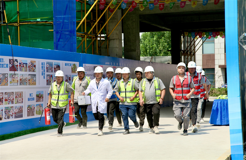 2025年6月24日，中海企業(yè)集團(tuán)山東公司“人人講安全，個個會應(yīng)急——查找身邊安全隱患”2025年“安全生產(chǎn)月”主題活動在天津公司濟南中海天空之鏡項目成功舉辦。